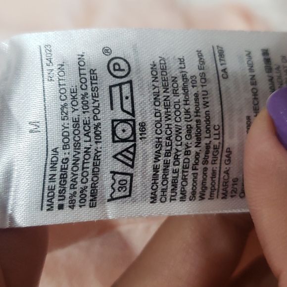 GAP Cap Sleeve Eyelet Flowy Top - Picture 7 of 7